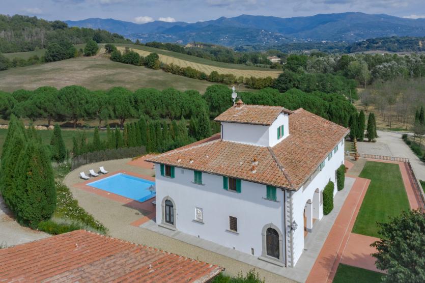 Villa Gelso (and Il Roseto) at Viesca Toscana Tuscany