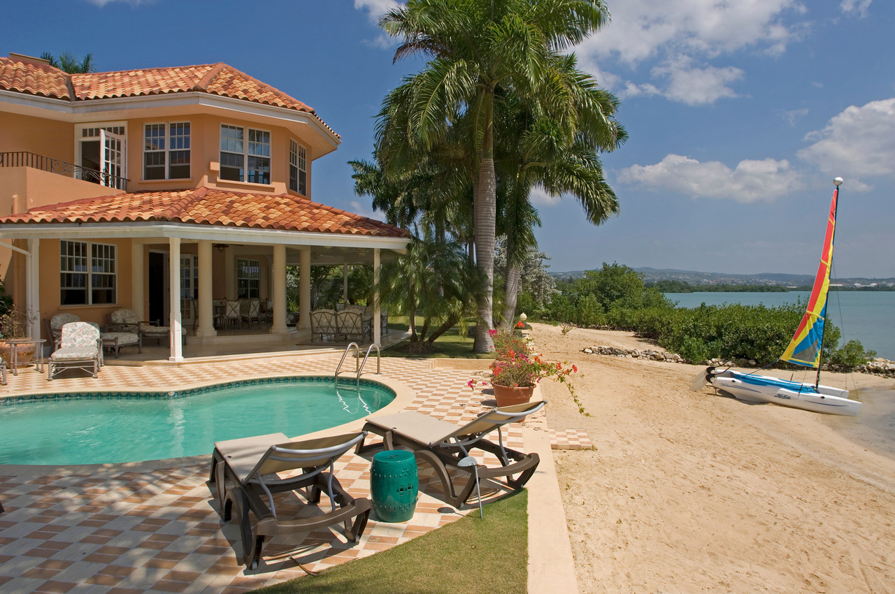 Calypso Shores on the Beach The Lagoons