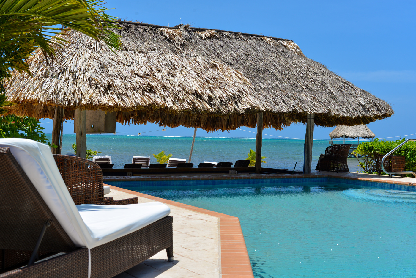 Captain Morgan's Retreat-Beach Cabanas Ambergris Caye